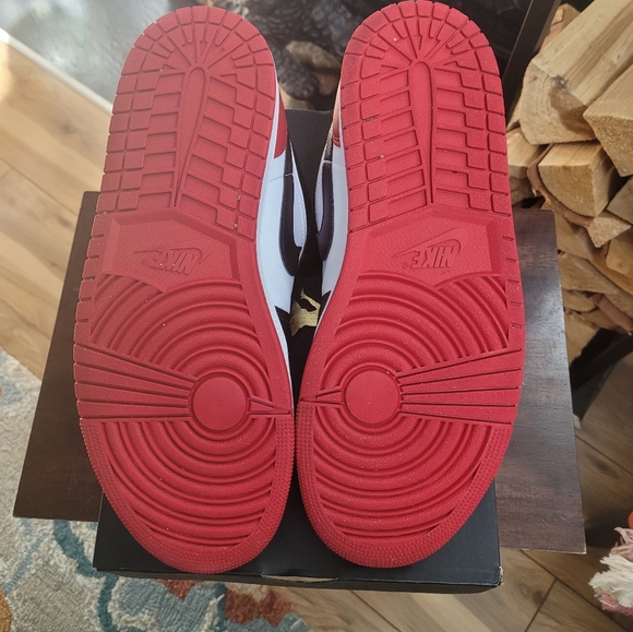 Mens Size 10.5 Nike Air Jordan 1 Low Black White Red Casual Sneakers 553558 161 - Picture 5 of 10